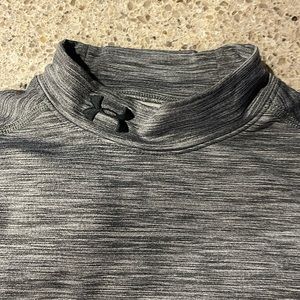 Boys youth L under armour coldgear base layer mock tneck